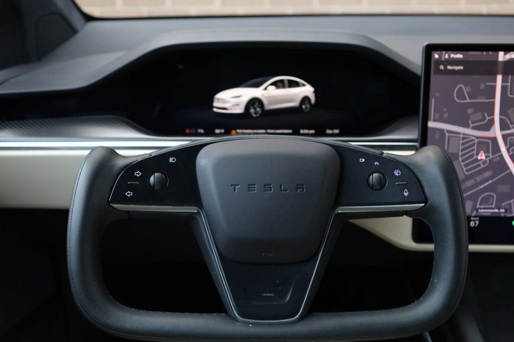 Used 2022 Tesla Model X Plaid image 33