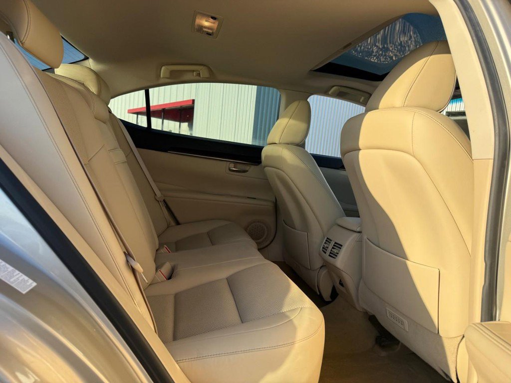 Used 2015 Lexus ES 350 w/ Premium Package image 11