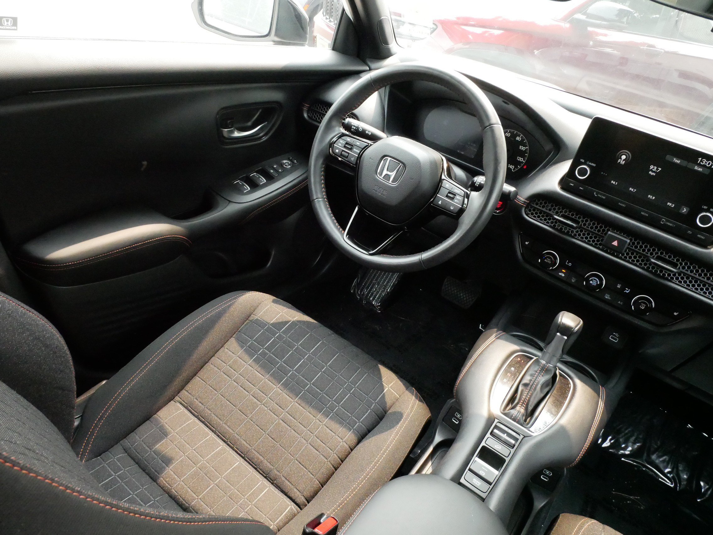 Used 2024 Honda HR-V Sport image 8