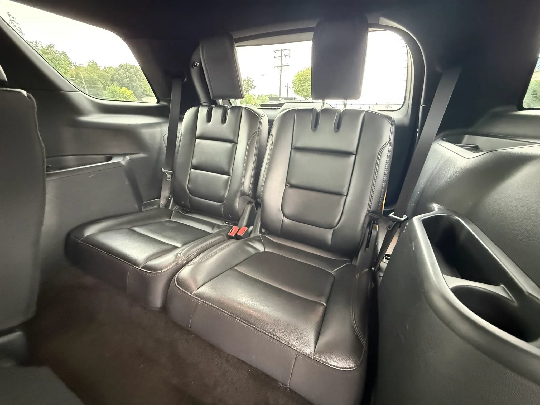 Used 2018 Ford Explorer XLT w/ Equipment Group 202A AWD/4WD image 17