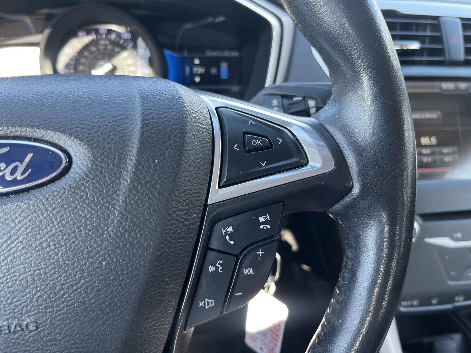 Used 2014 Ford Fusion SE FWD image 17
