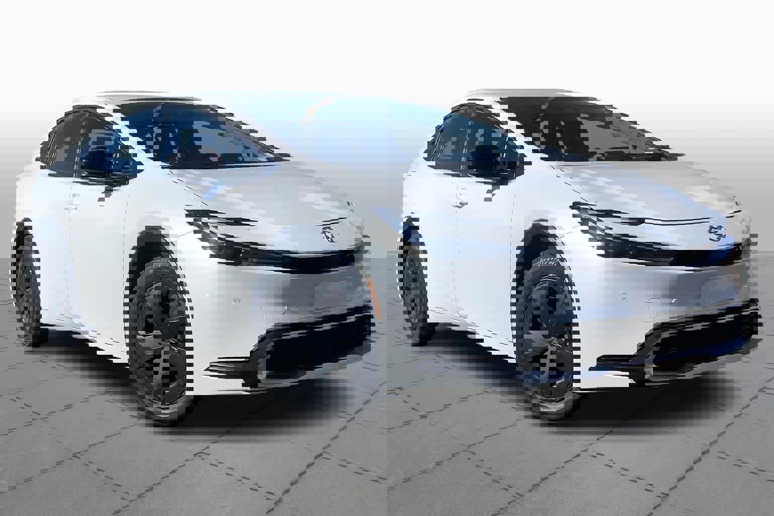 Used 2025 Toyota Prius Plug-In Hybrid image 3