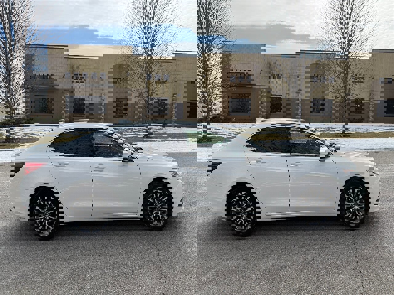 Used 2017 Acura TLX V6 SH-AWD w/ Advance Package image 5