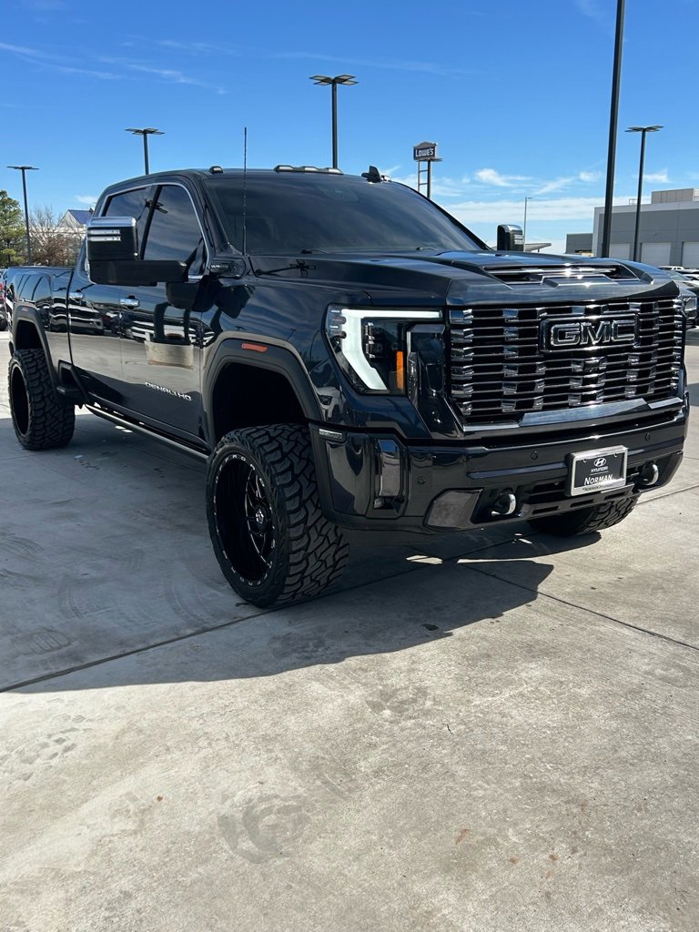 Used 2024 GMC Sierra 2500 Denali Ultimate image 2