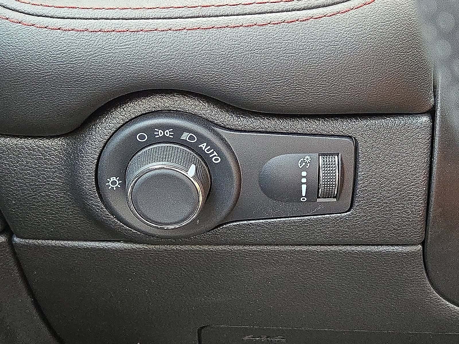Used 2025 Dodge Durango GT AWD/4WD image 26