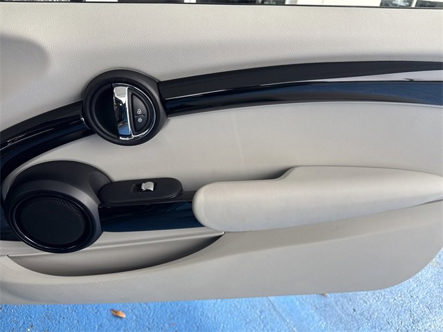 Used 2015 MINI Cooper 2-Door Hardtop image 31