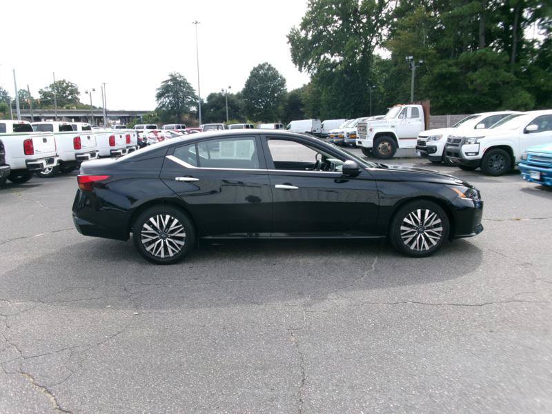 Used 2025 Nissan Altima 2.5 SV FWD image 5