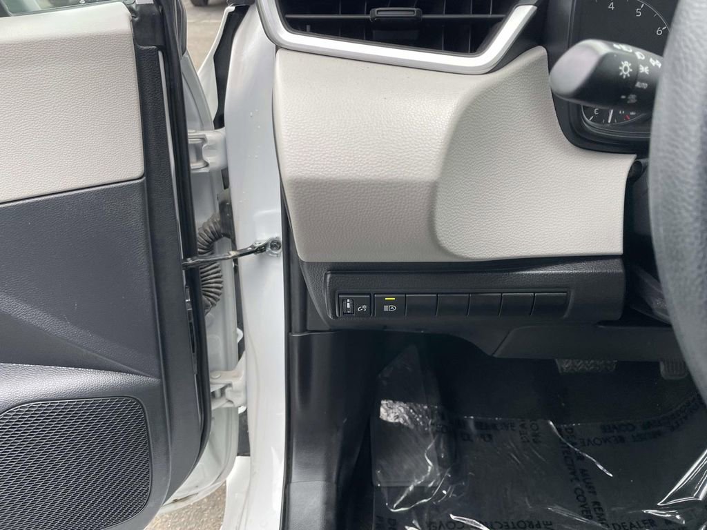 Used 2025 Toyota Corolla LE image 30