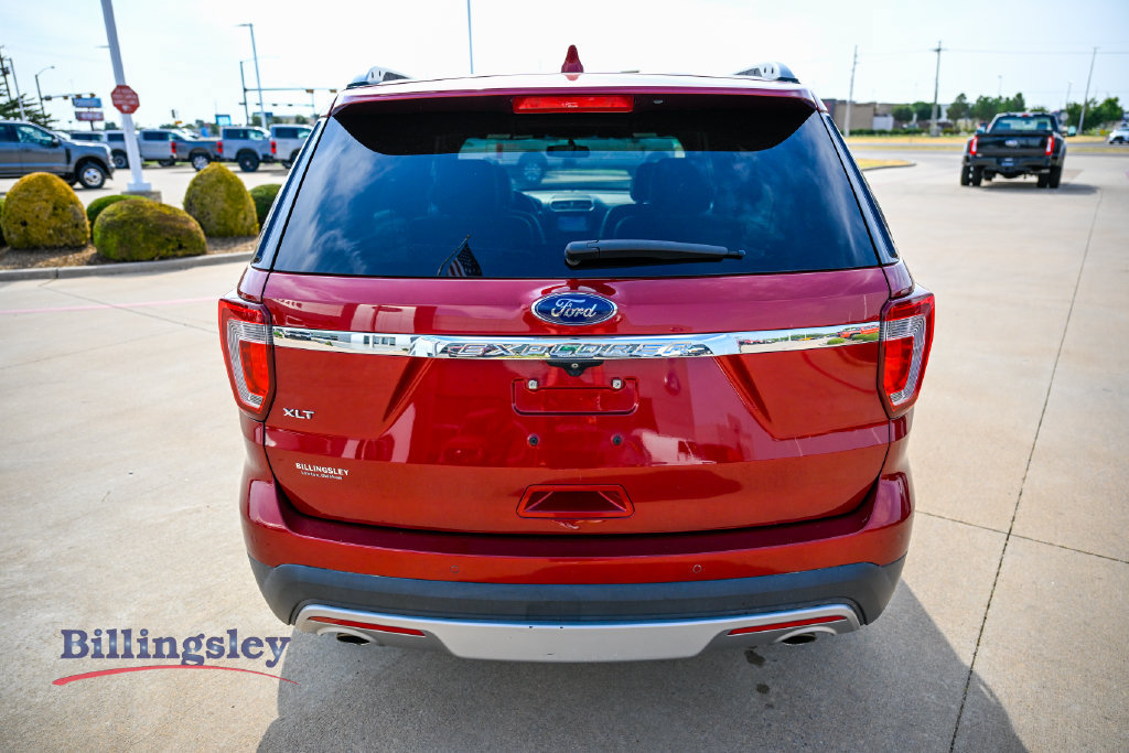 Used 2017 Ford Explorer XLT w/ Equipment Group 202A FWD image 6
