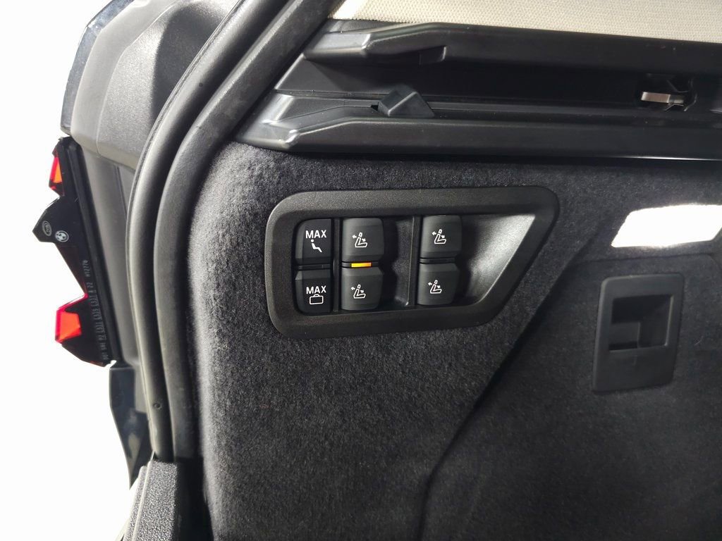 Used 2025 BMW X7 xDrive40i w/ Climate Comfort Package image 9