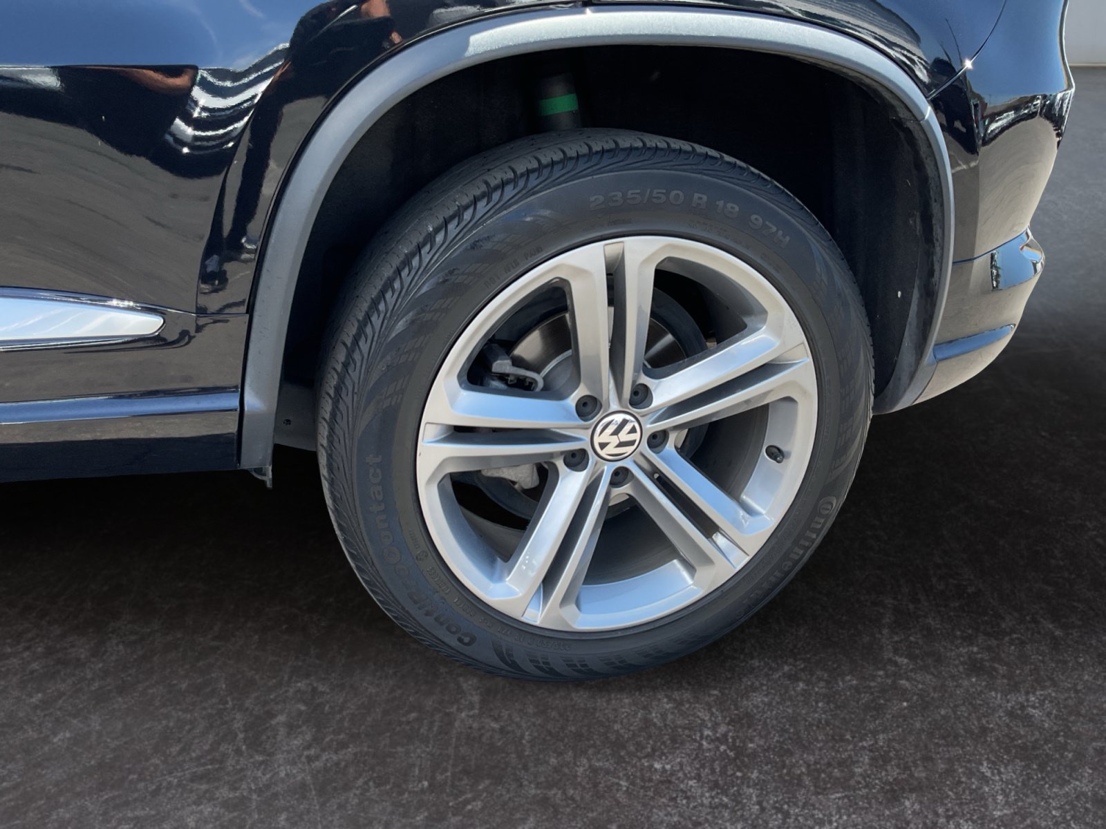 Used 2017 Volkswagen Tiguan Sport AWD/4WD image 9