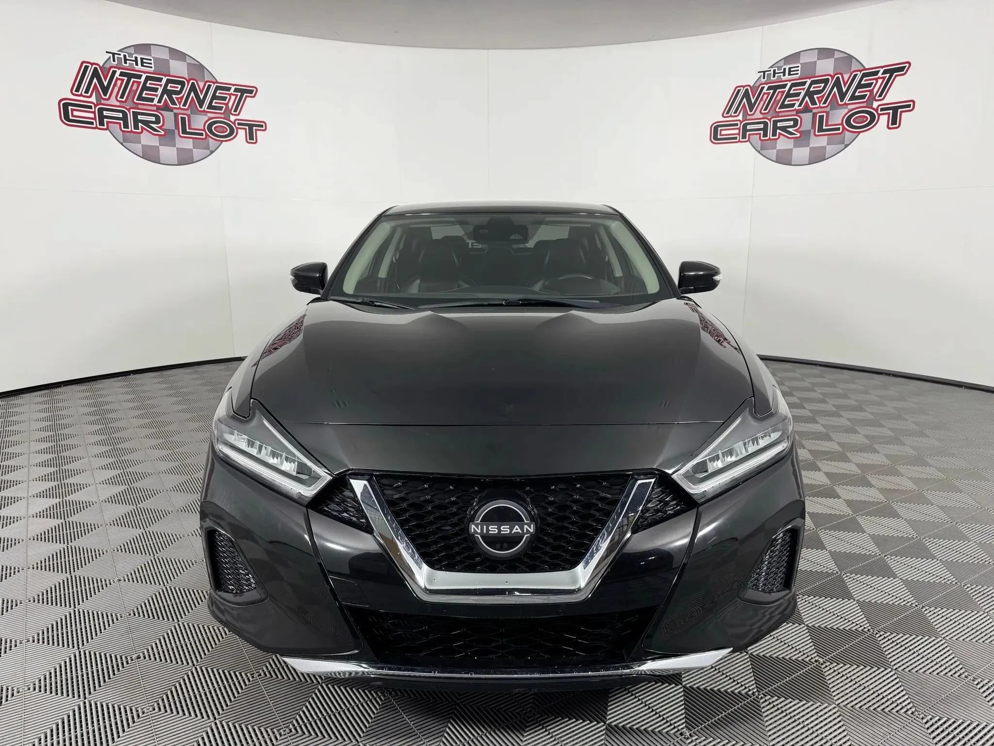 Used 2023 Nissan Maxima SV w/ Floor Mat Group FWD image 2