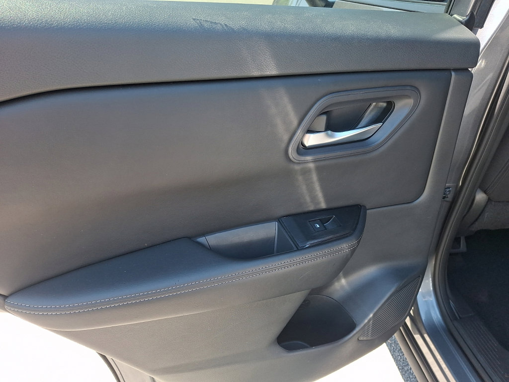 Used 2024 Nissan Rogue SV FWD image 19