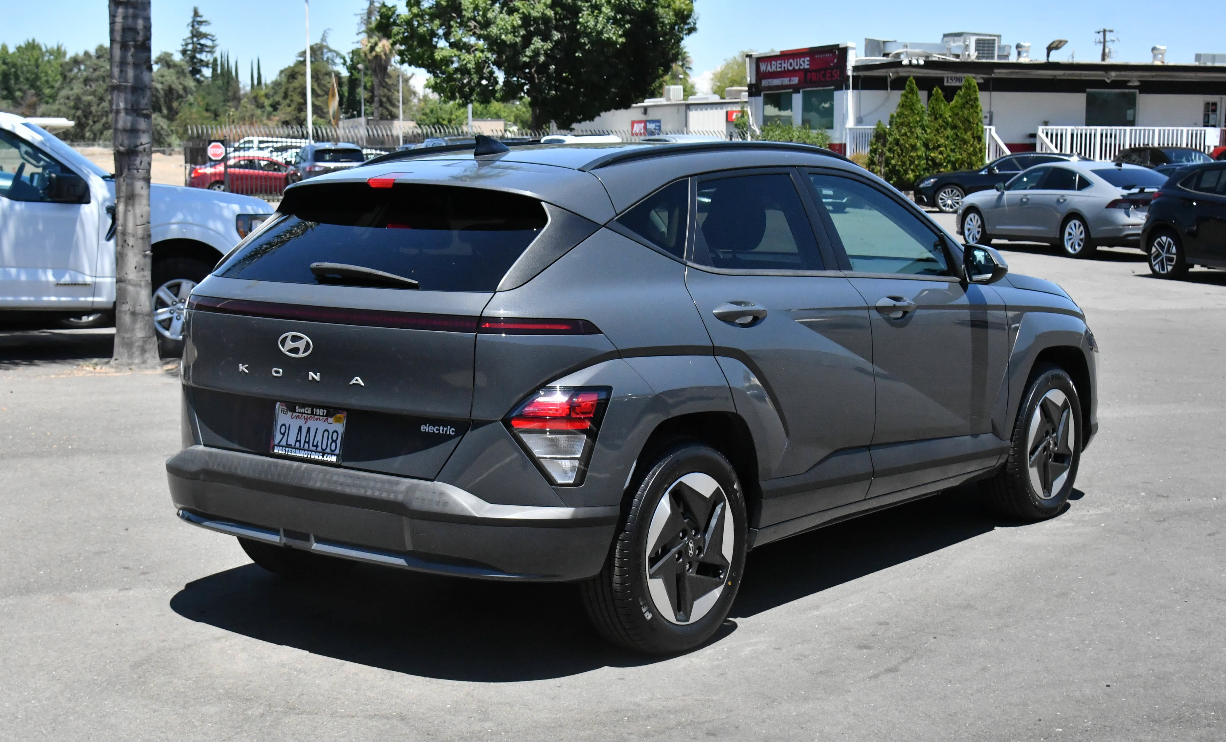Used 2024 Hyundai Kona SEL FWD image 8
