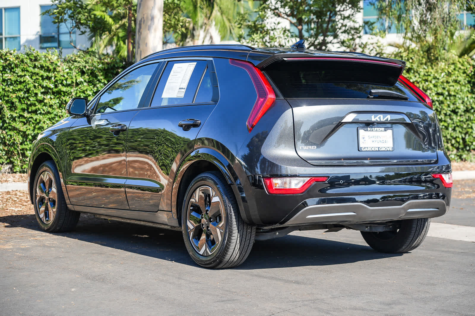 Used 2023 Kia Niro Wind w/ Wind Preserve Package FWD image 8