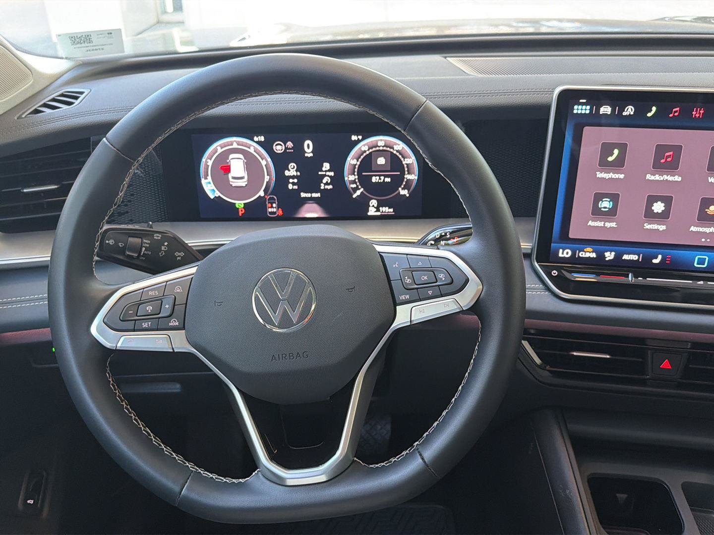 Certified 2026 Volkswagen Tiguan SE w/ Panoramic Sunroof Package FWD image 18