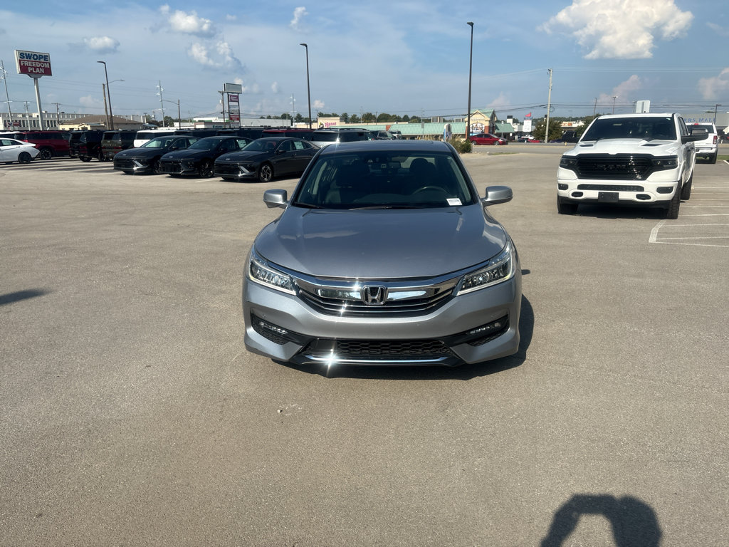 Used 2016 Honda Accord Touring image 2