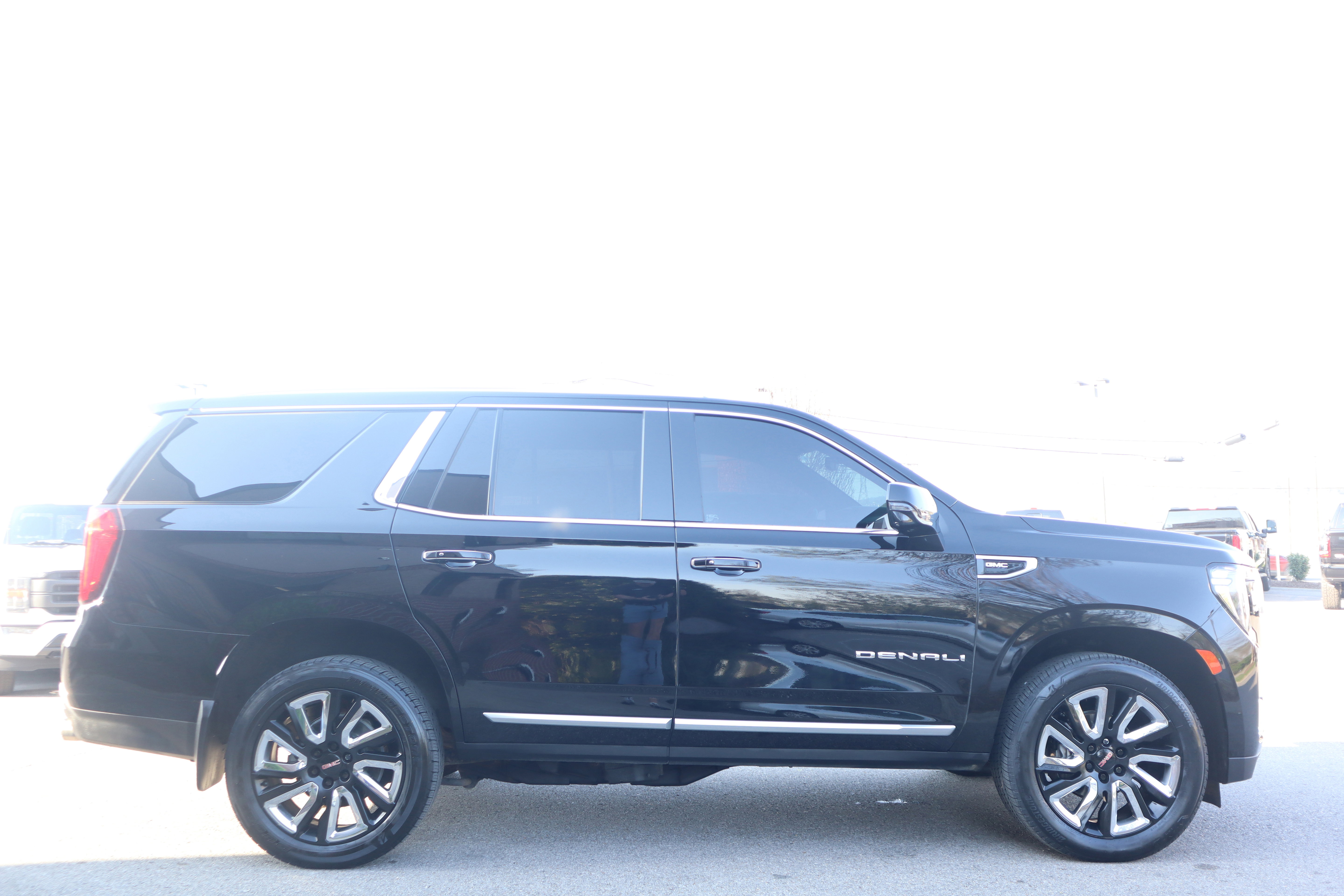 Used 2021 GMC Yukon Denali w/ Denali Premium Package image 6