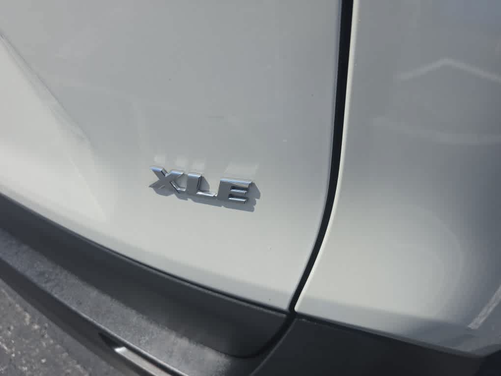 Used 2022 Toyota RAV4 XLE Premium FWD image 17