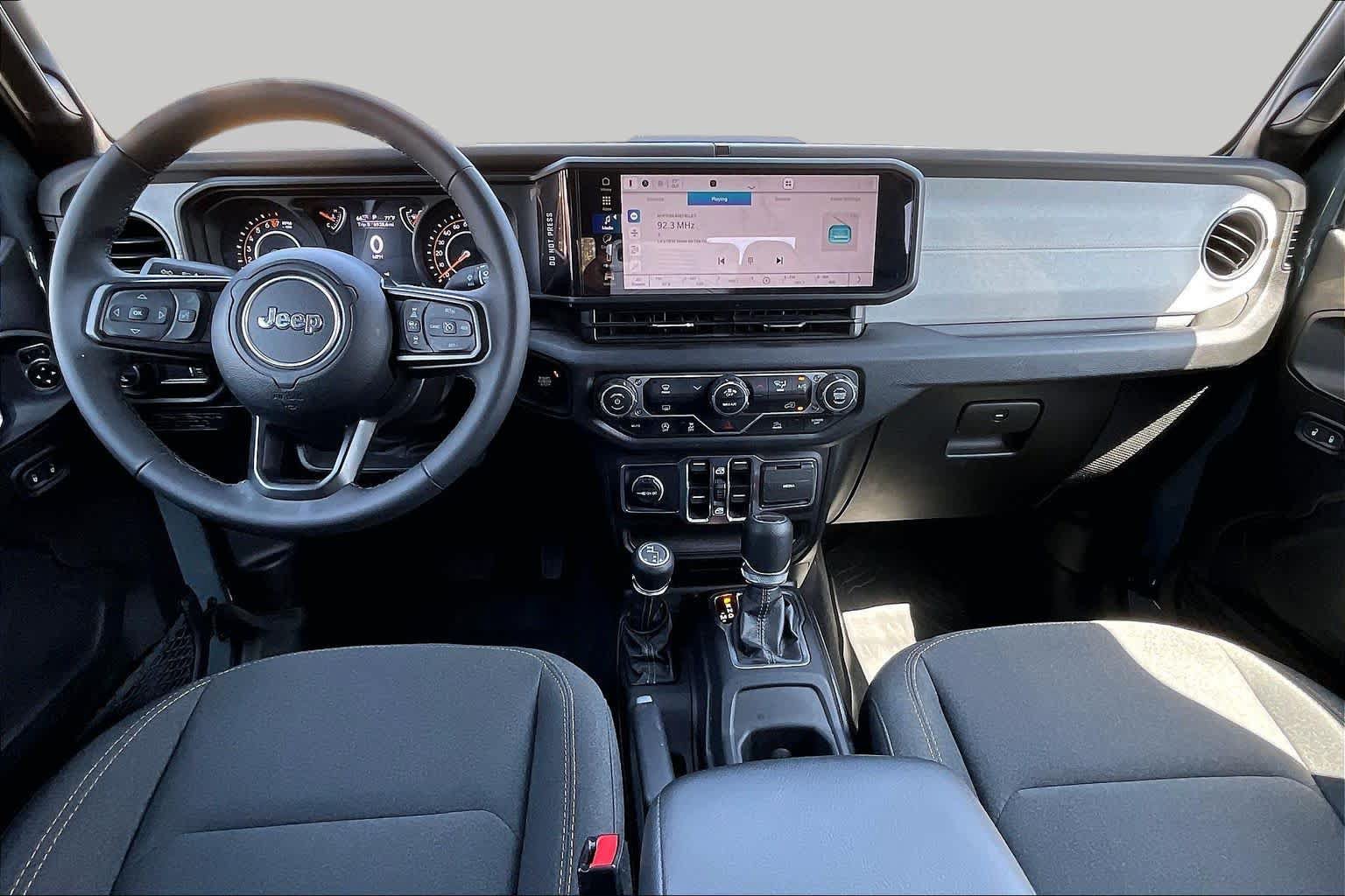 Used 2025 Jeep Gladiator Sport AWD/4WD image 14