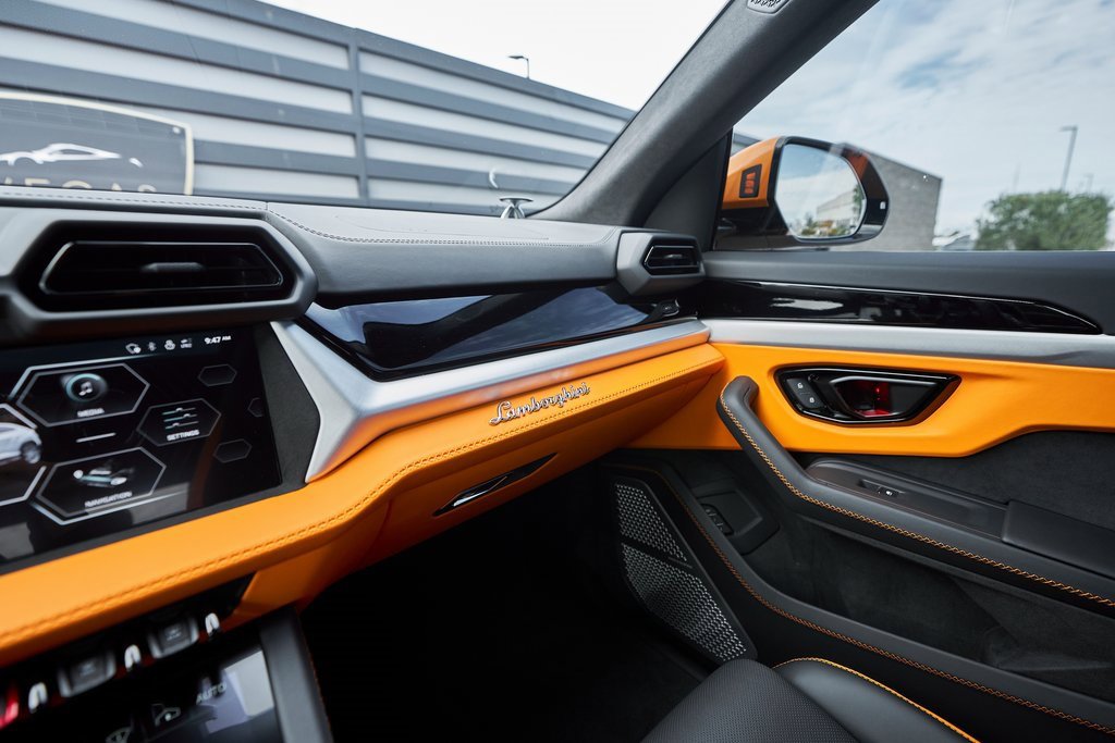 Used 2025 Lamborghini Urus SE image 79