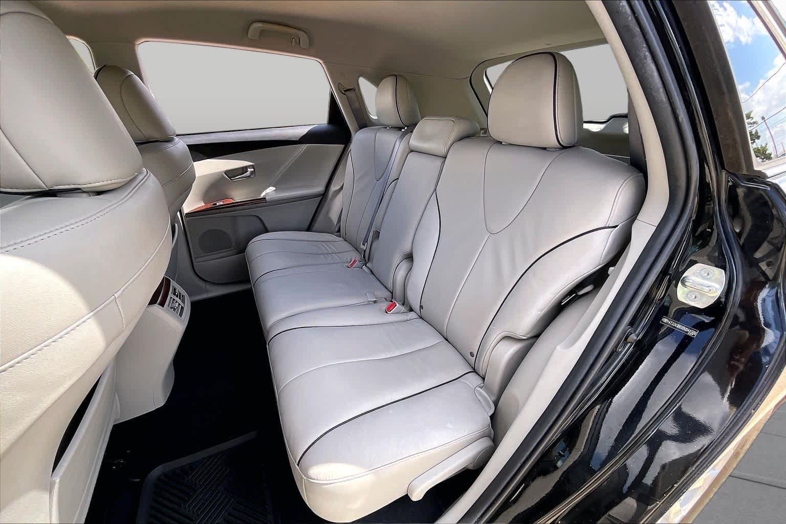 Used 2011 Toyota Venza w/ Leather Pkg FWD image 16