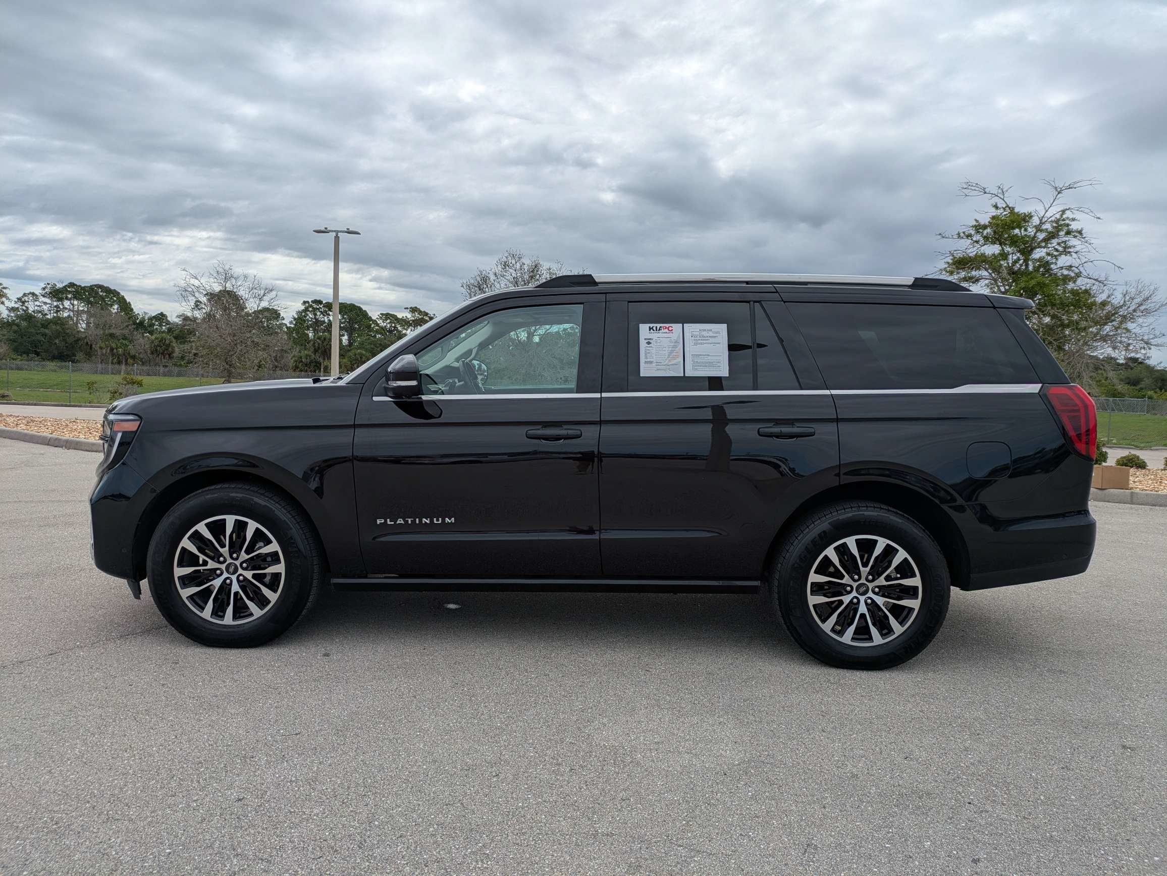 Used 2025 Ford Expedition Platinum AWD/4WD image 8