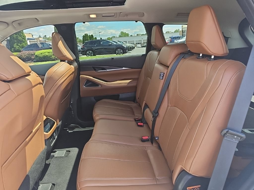 Used 2023 INFINITI QX60 Sensory w/ Vision Package AWD/4WD image 12