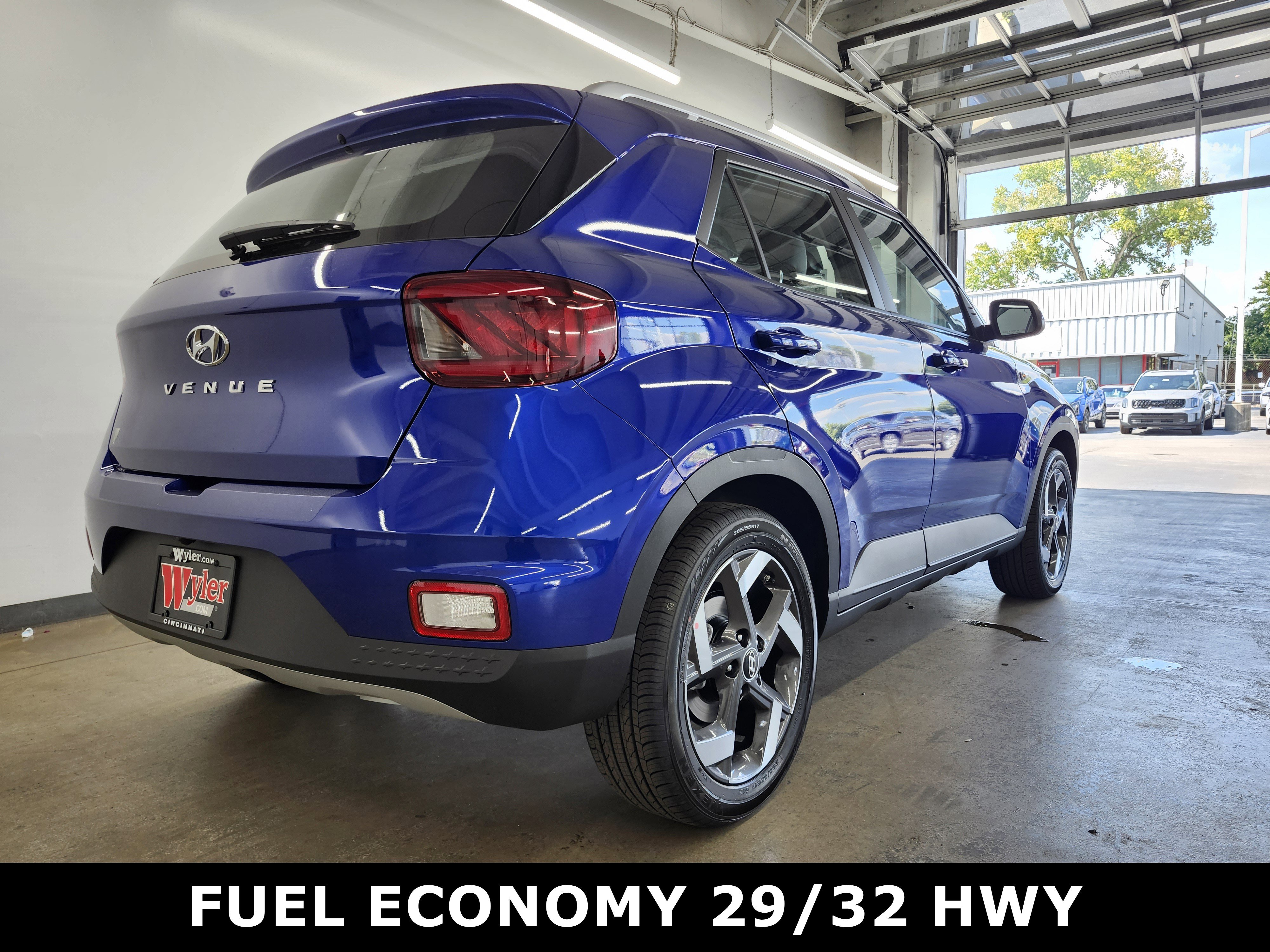 New 2025 Hyundai Venue Limited image 3