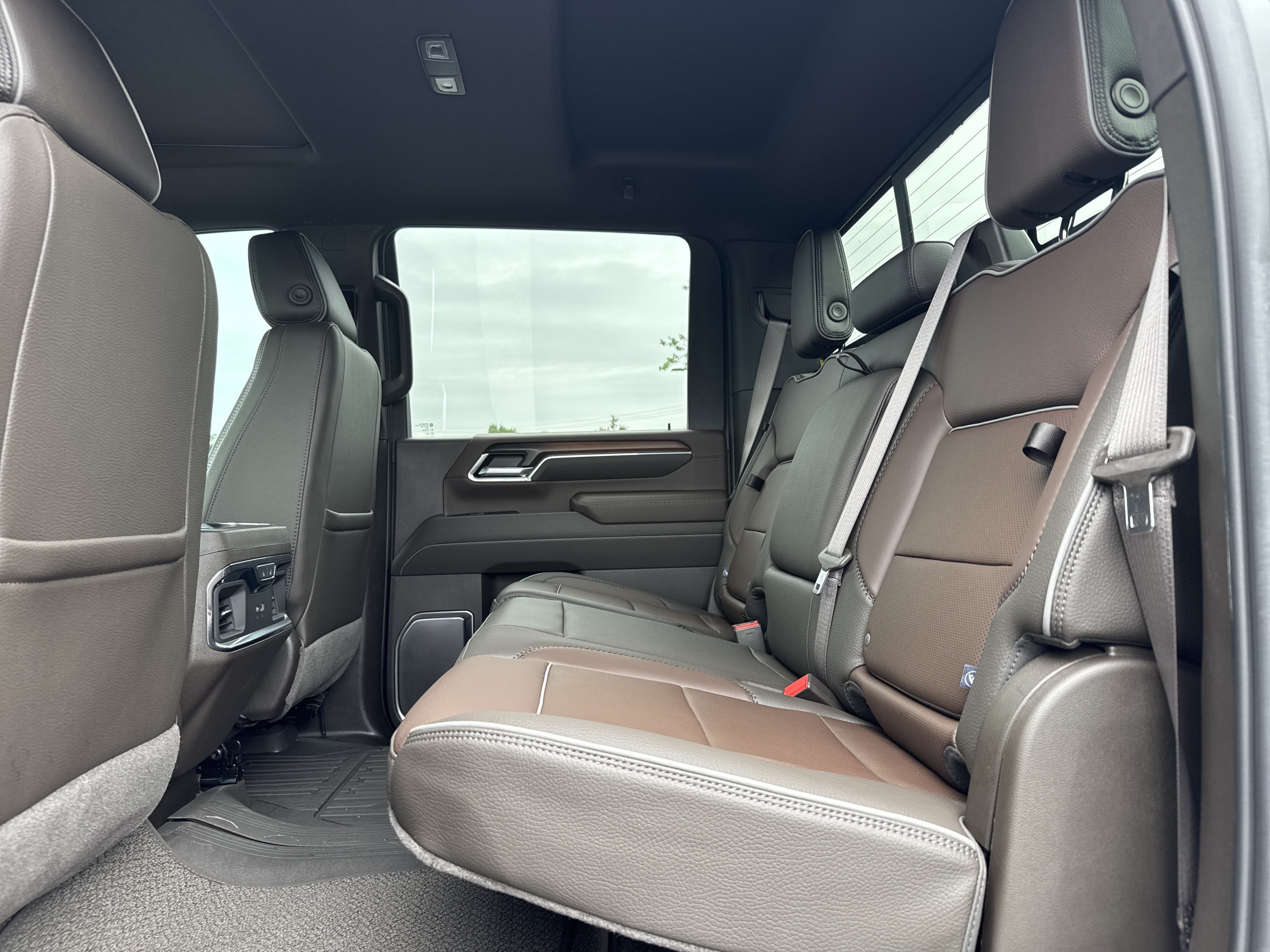 Used 2024 GMC Sierra 2500 Denali w/ Denali Reserve Package AWD/4WD image 30