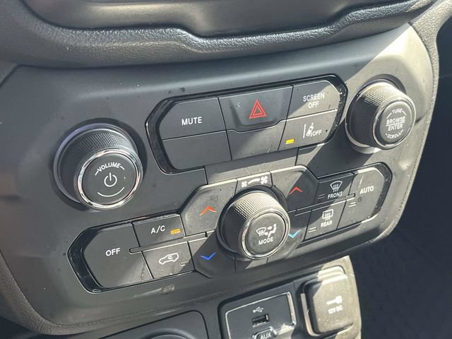 Used 2023 Jeep Renegade Trailhawk AWD/4WD image 30