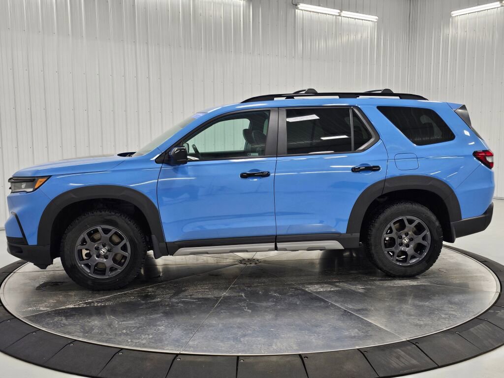 Certified 2023 Honda Pilot TrailSport image 2
