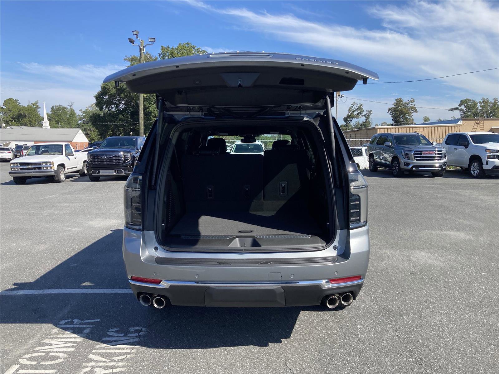New 2026 Chevrolet Suburban Premier image 33