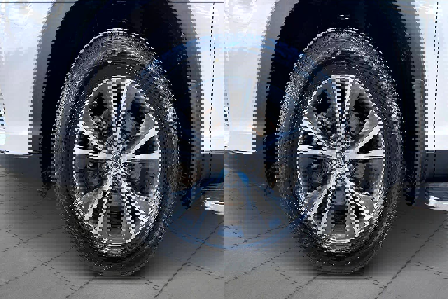 Used 2019 Toyota Highlander Plus FWD image 11