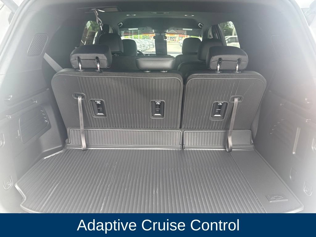Used 2026 Chevrolet Traverse LT w/ LPO, Floor Liner Package FWD image 8