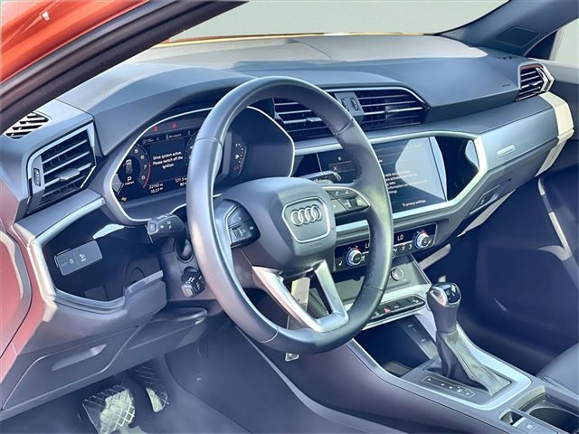 Used 2025 Audi Q3 2.0T Premium image 2