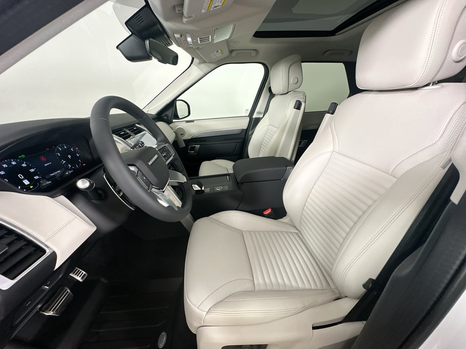 New 2026 Land Rover Discovery Limited Edition AWD/4WD image 34