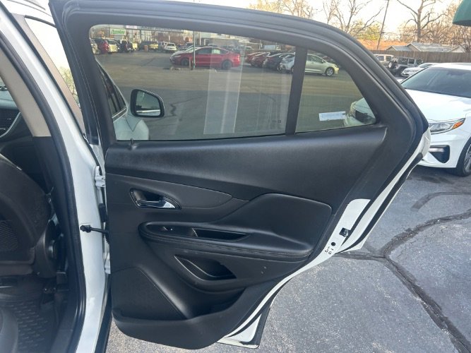 Used 2021 Buick Encore Preferred AWD/4WD image 11