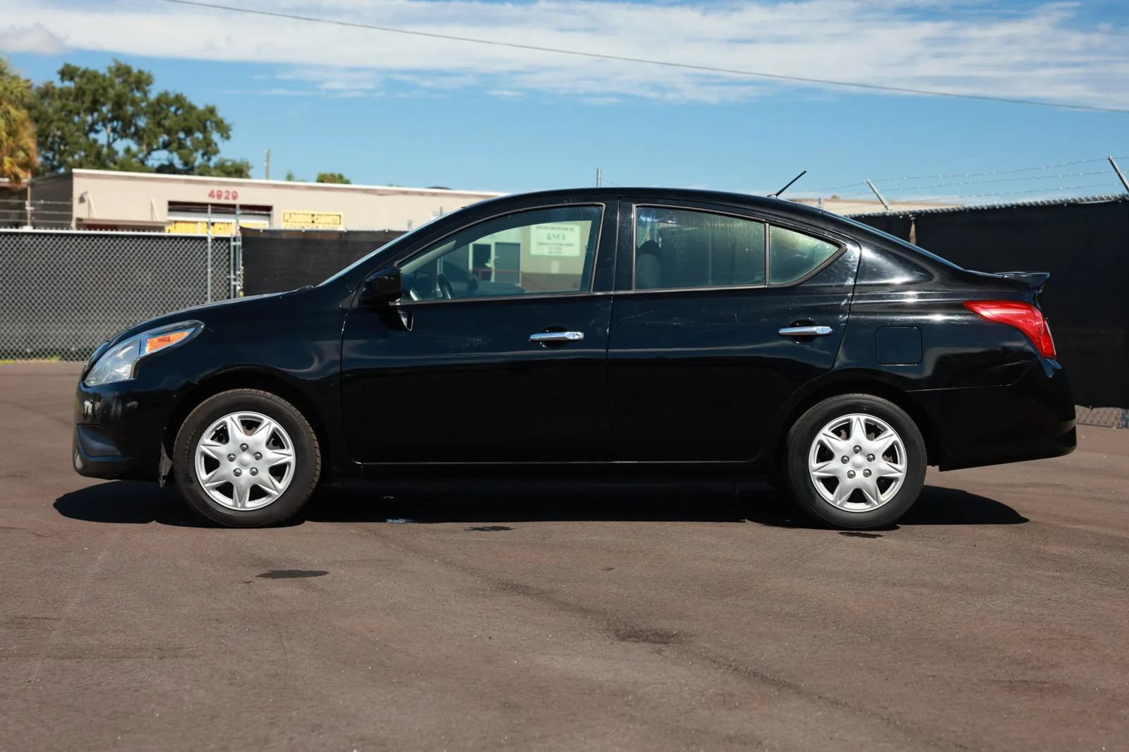 Used 2019 Nissan Versa SV FWD image 2