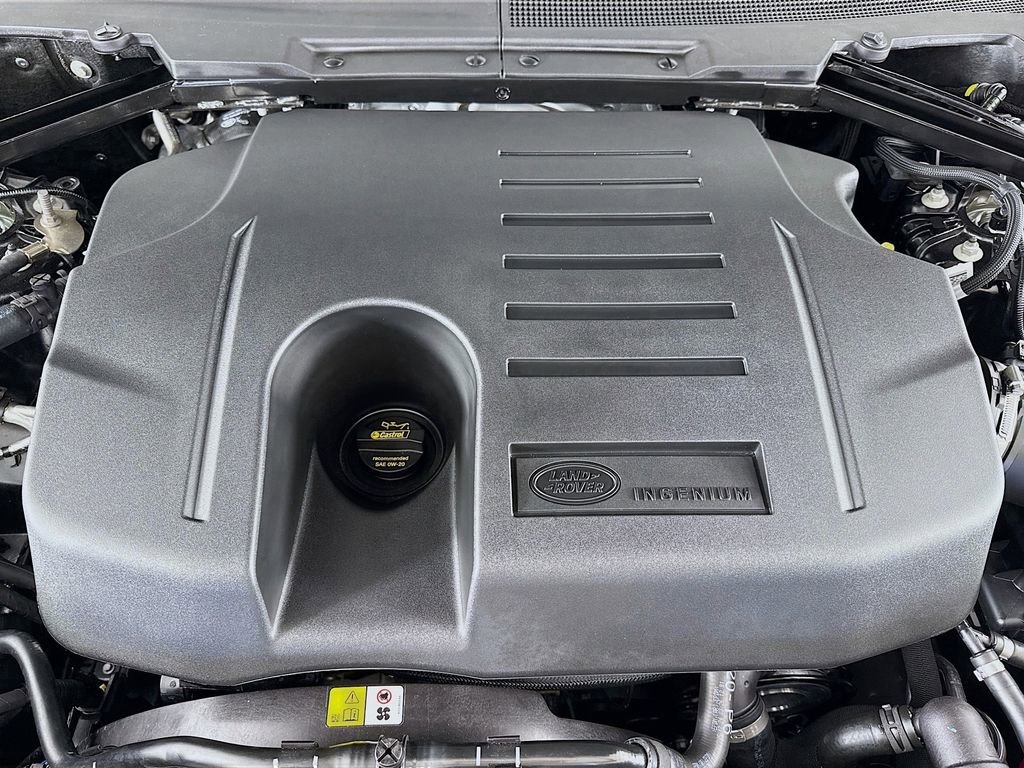 Used 2025 Land Rover Defender 130 X-Dynamic SE AWD/4WD image 24