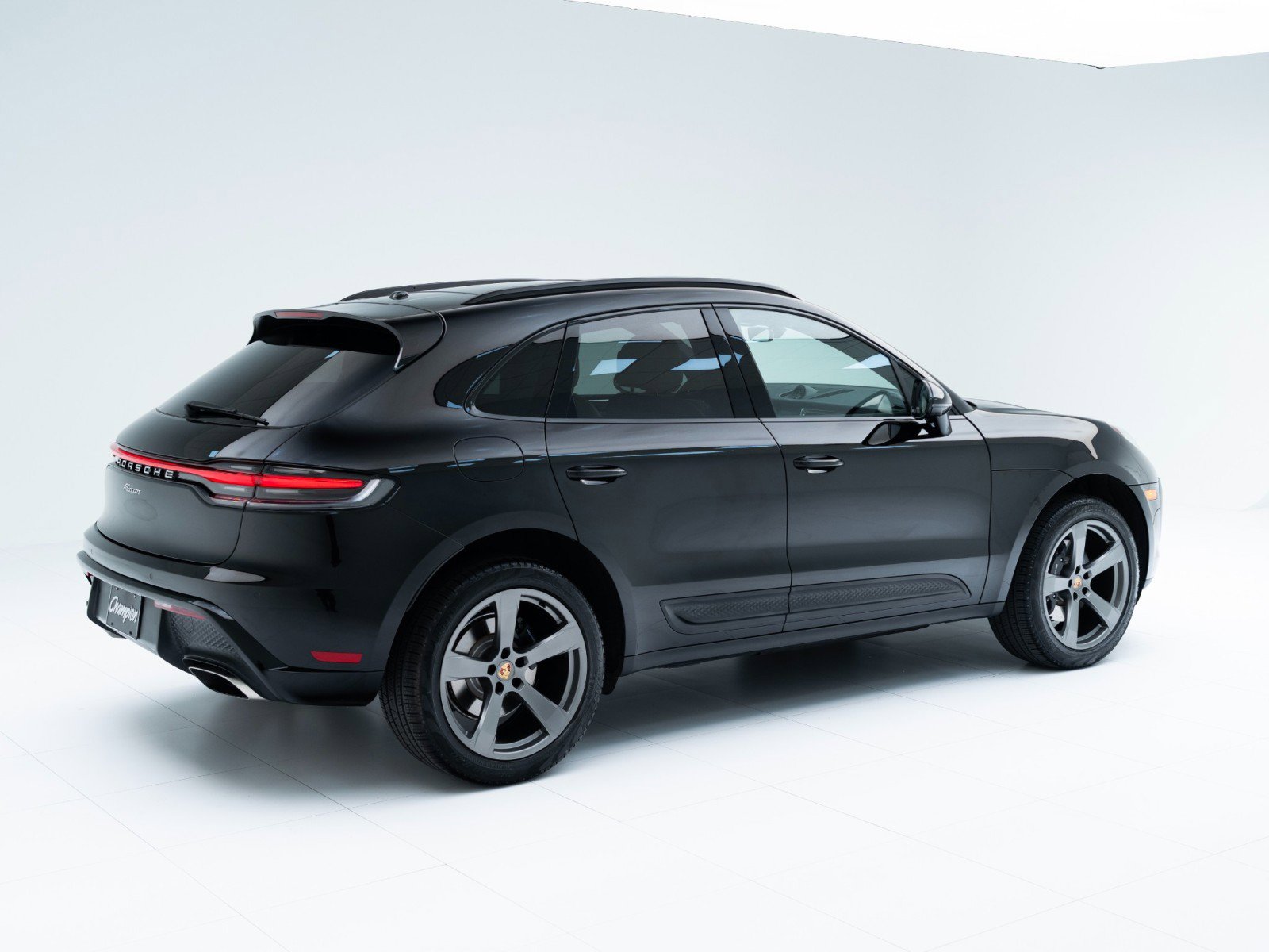 Certified 2025 Porsche Macan image 9