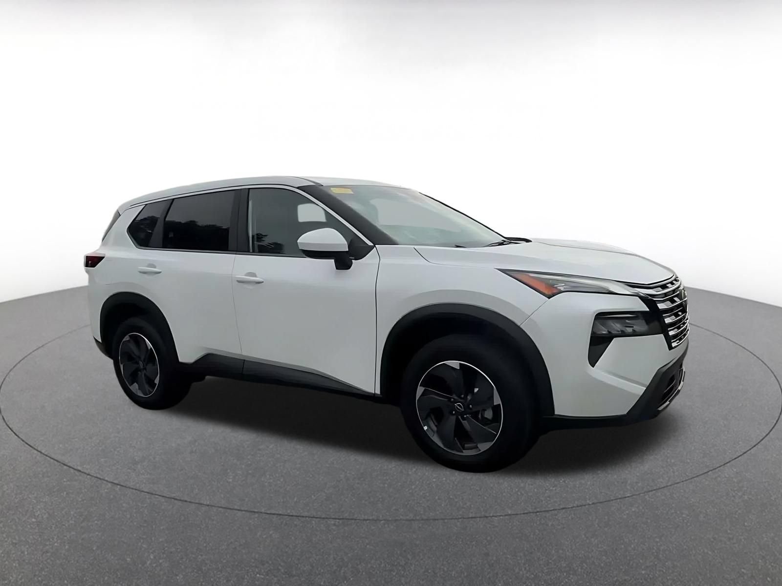 Used 2025 Nissan Rogue SV FWD image 2