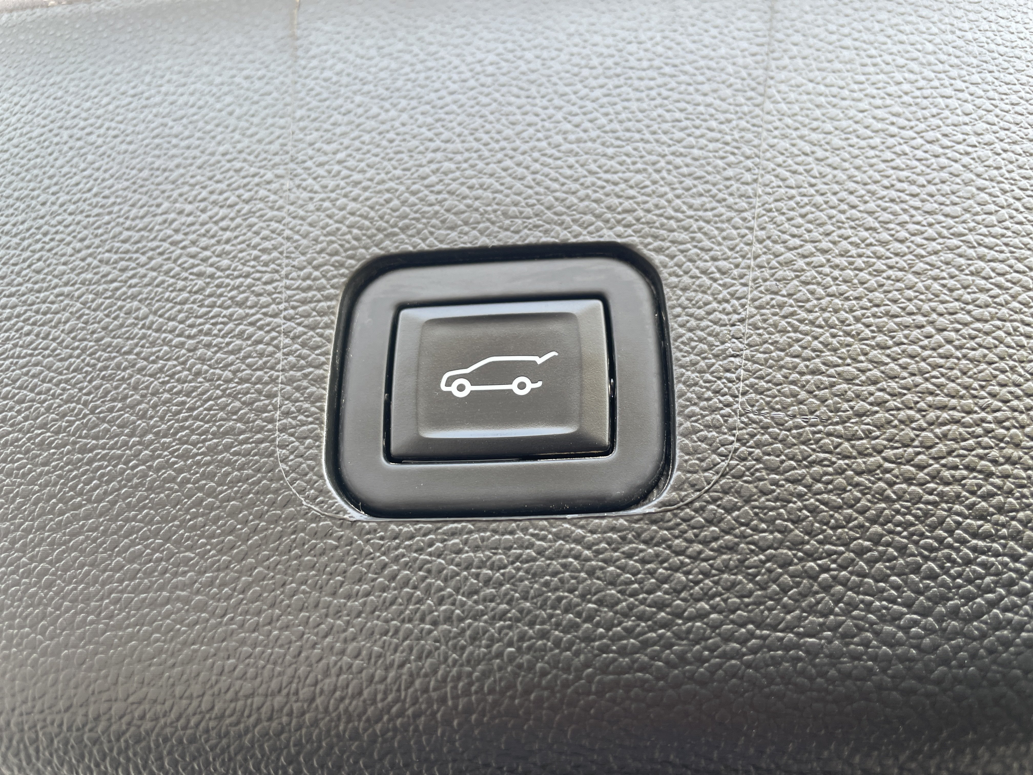 Used 2023 Chevrolet Traverse LT w/ Rear Camera Mirror Package AWD/4WD image 28