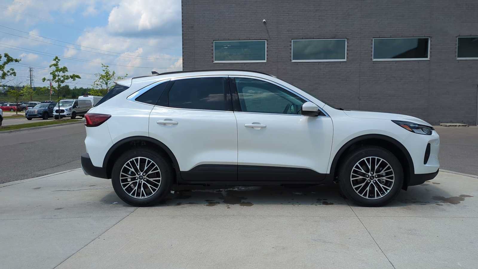 New 2025 Ford Escape SE FWD image 6