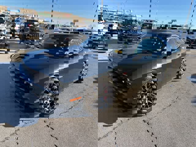 Used 2016 Dodge Challenger SRT w/ Technology Group image 2