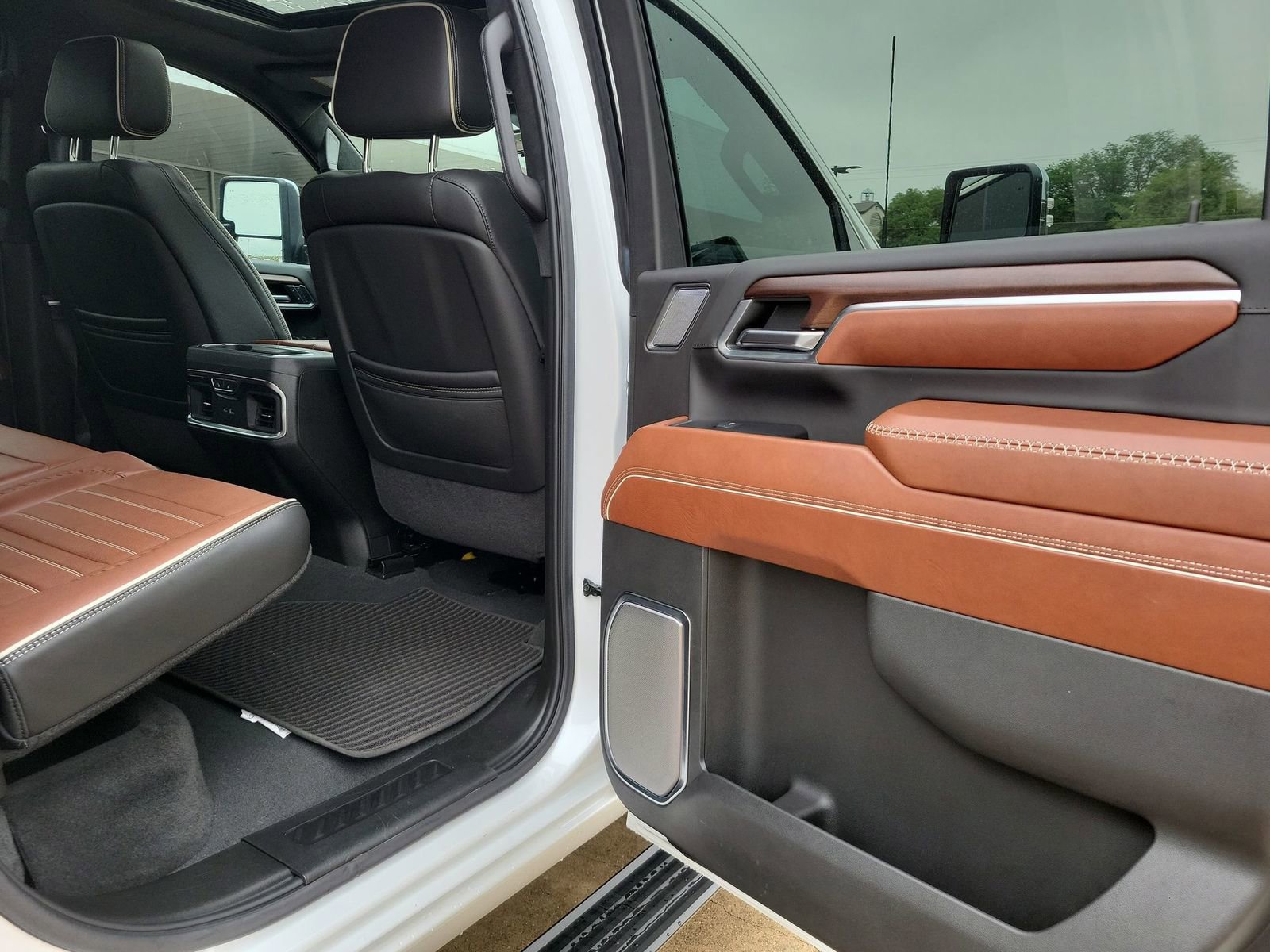 Certified 2024 GMC Sierra 2500 Denali Ultimate w/ Max Trailering Package AWD/4WD image 27