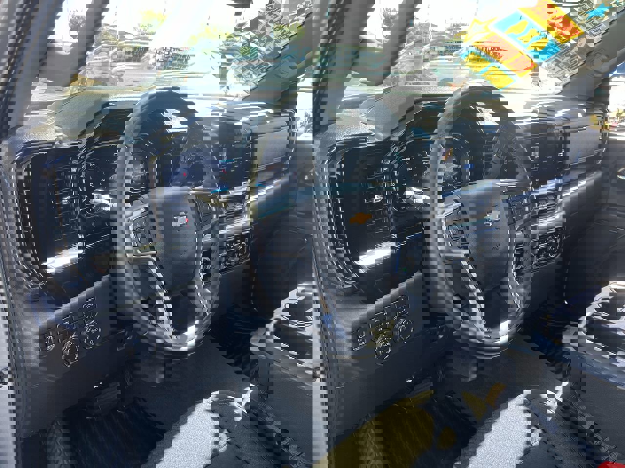 Used 2023 Chevrolet Silverado 1500 LT w/ Z71 Off-Road Package AWD/4WD image 9