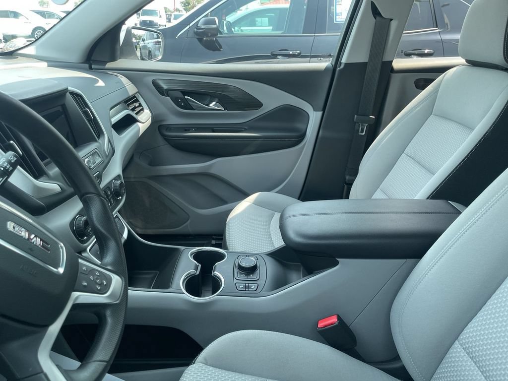 Used 2022 GMC Terrain SLE w/ Driver Convenience Package FWD image 4