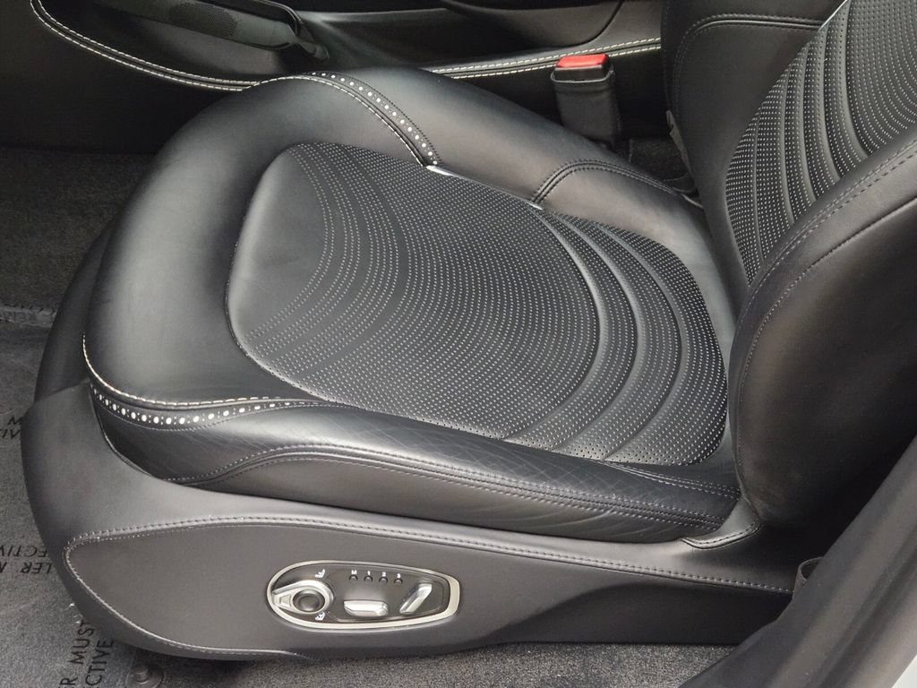 Used 2022 Aston Martin DBX AWD/4WD image 34