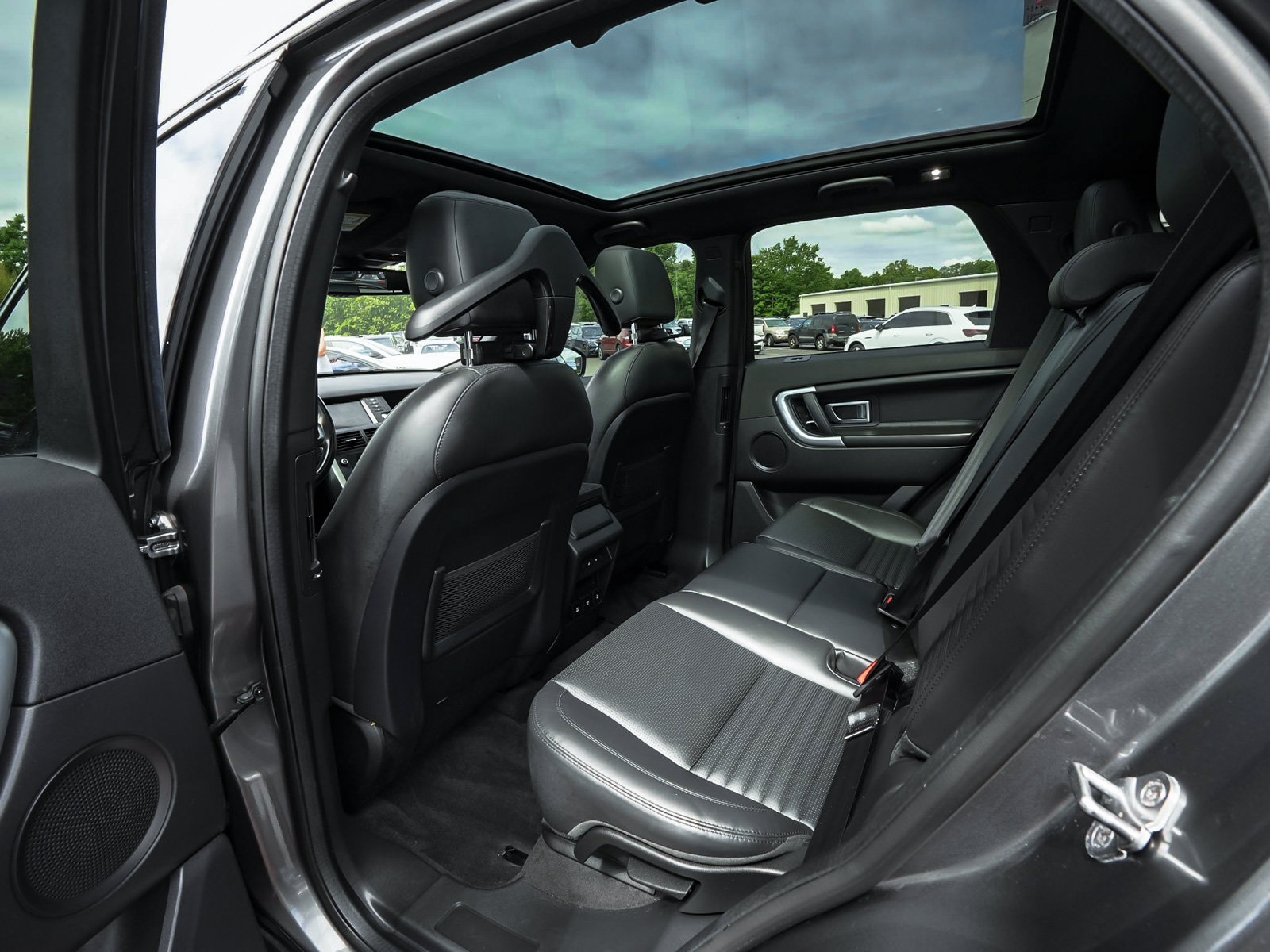 Used 2019 Land Rover Discovery Sport HSE Luxury AWD/4WD image 32